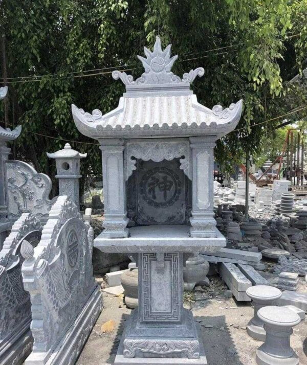 Lăng thờ đá xanh hoàn thiện tại bãi đá trước khi vận chuyển lắp đặt