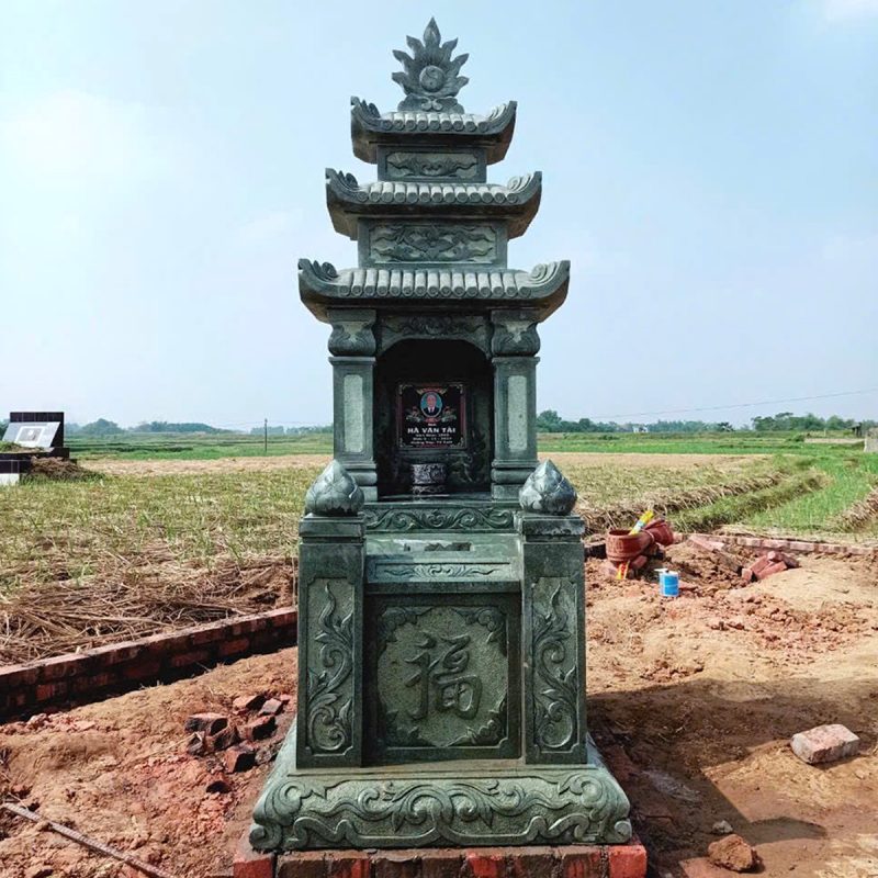 Mộ đá đơn đá xanh, kích thước tham khảo 81 × 127 cm theo thước Lỗ Ban