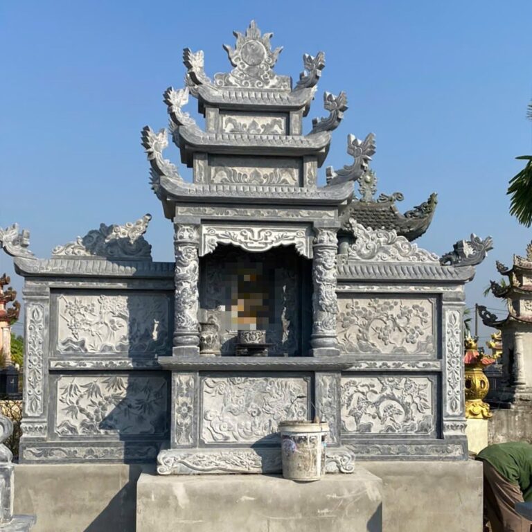 Lăng thờ đá xanh ba tầng mái chạm rồng, cột chạm hoa văn