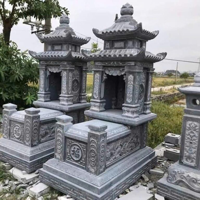Mộ đá hai tầng mái chạm khắc, mẫu hoàn thiện tại bãi xưởng